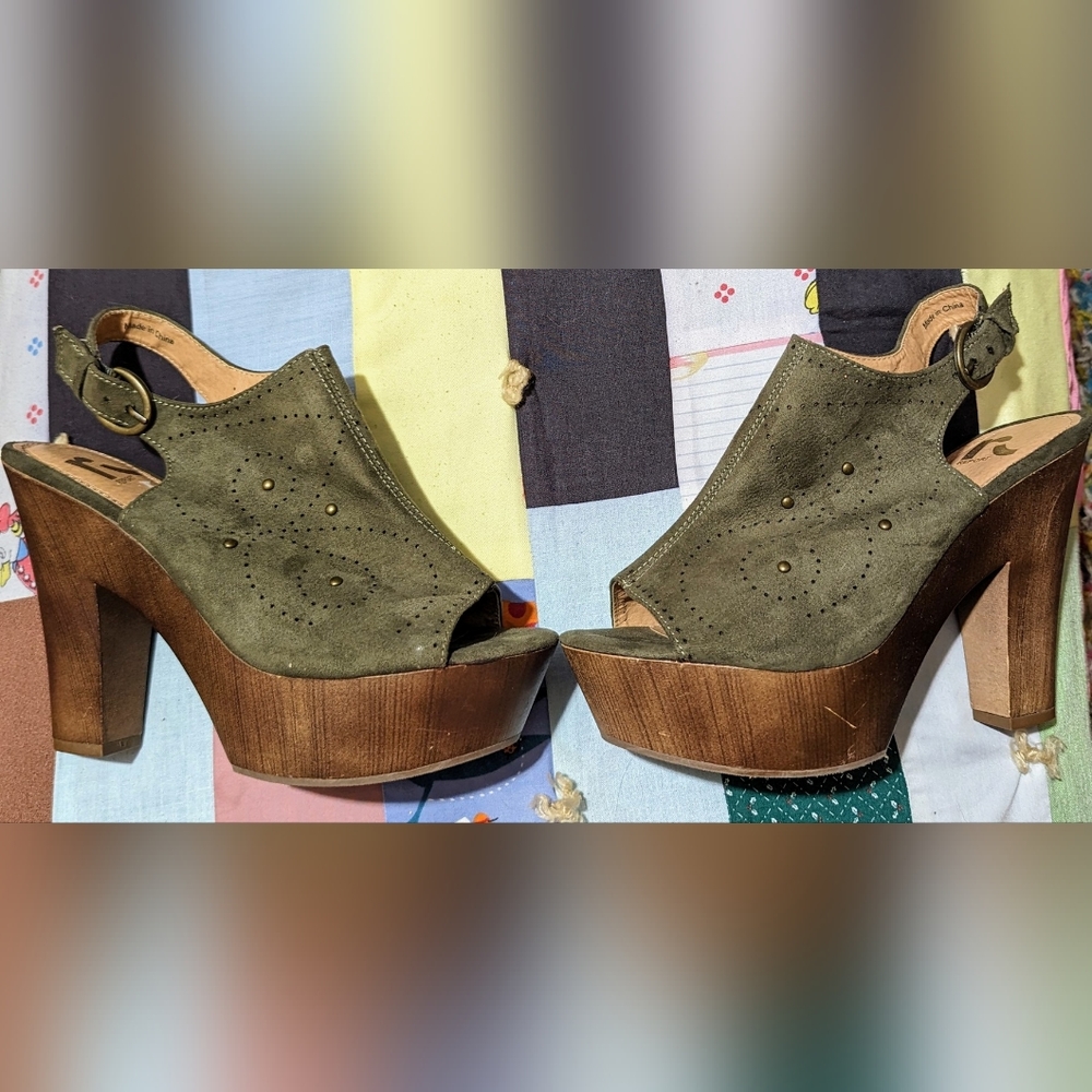 Report Olive Green Suede Heels, Size 9